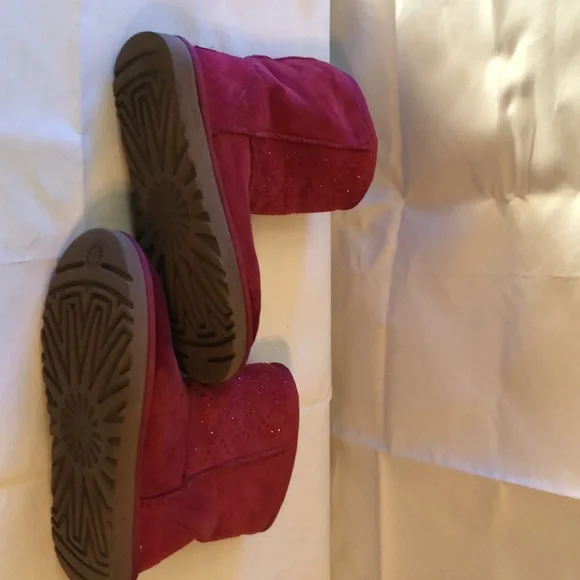 Women’s Ugg Swarovski Sparkly Bling Short Boot Burgundy size 6 - Picture 3 of 7